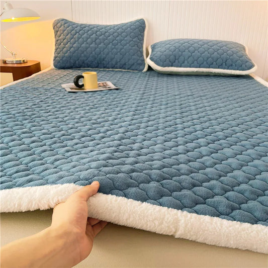 Artfan Antibacterial Milk Velvet Mattress, Thick & Warm with Anti-Slip Straps